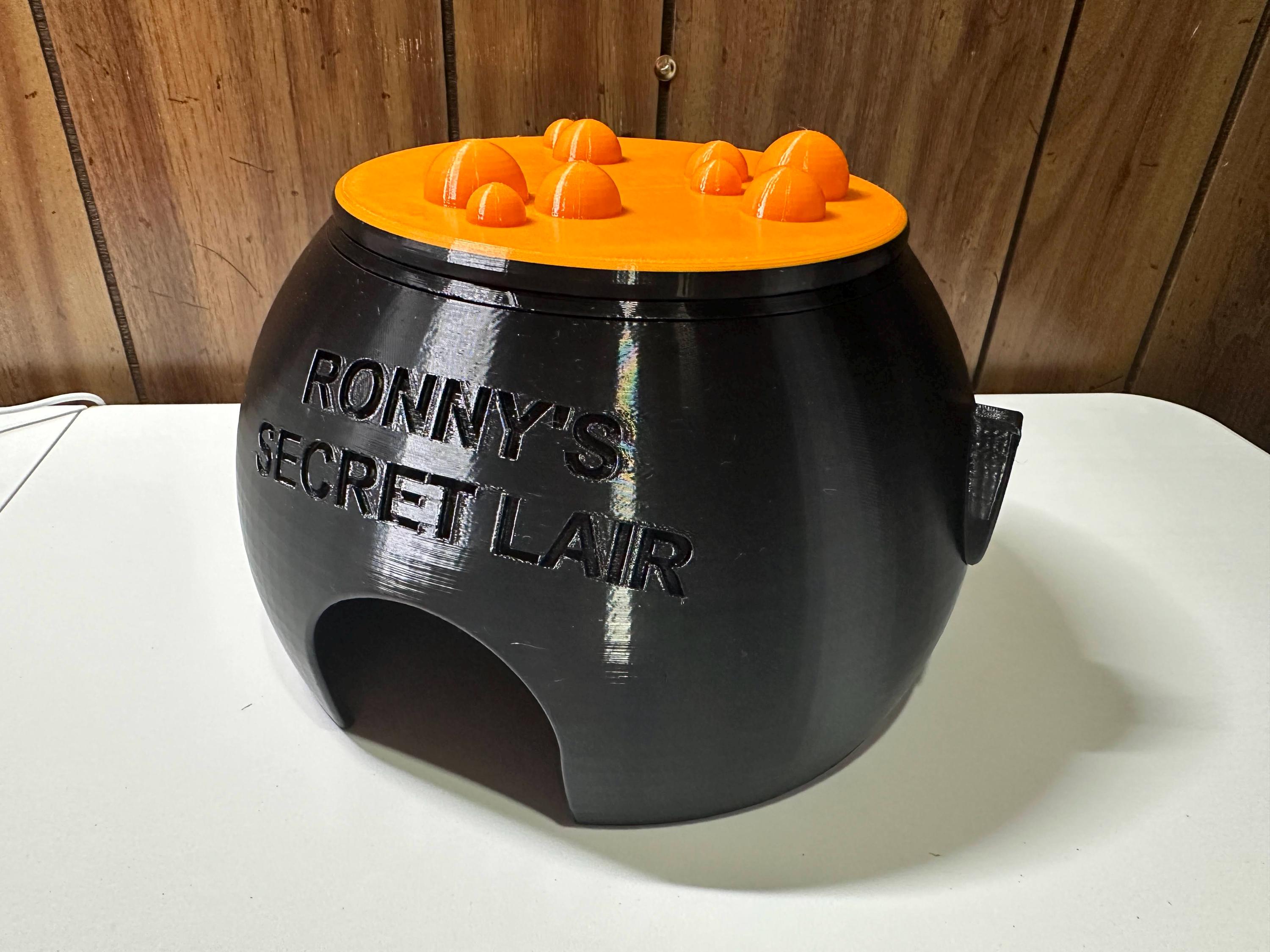 Witch Cauldron Humid Hide for Reptiles – Halloween Terrarium Decor with Shedding Support