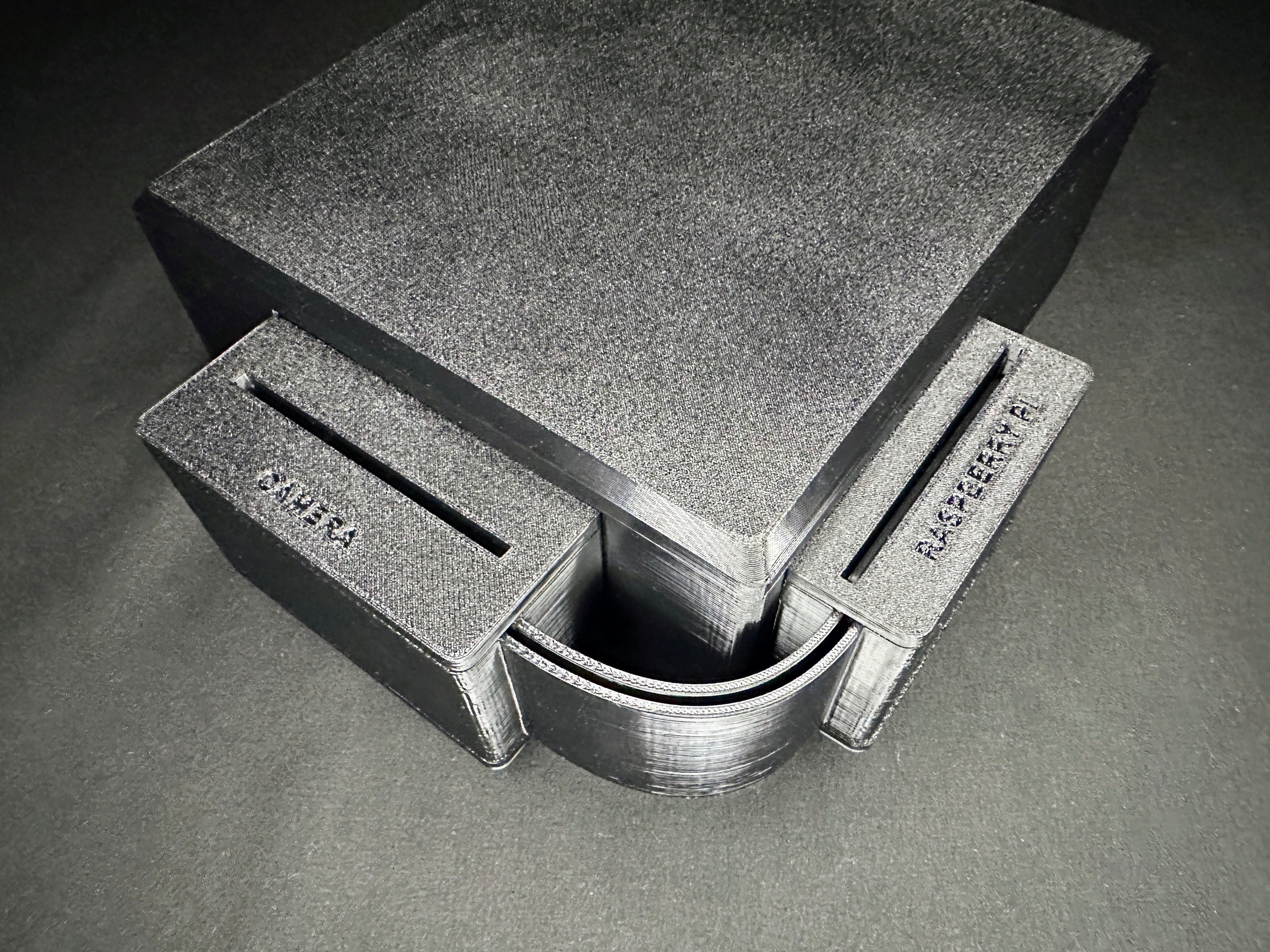 Peek-a-Hide – Reptile Hide with Night Vision Camera Monitoring