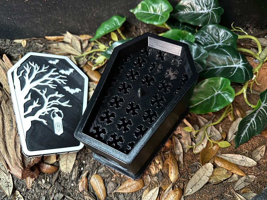 Coffin Humid Hide for Reptiles – Gothic Terrarium Decor with Shedding Support