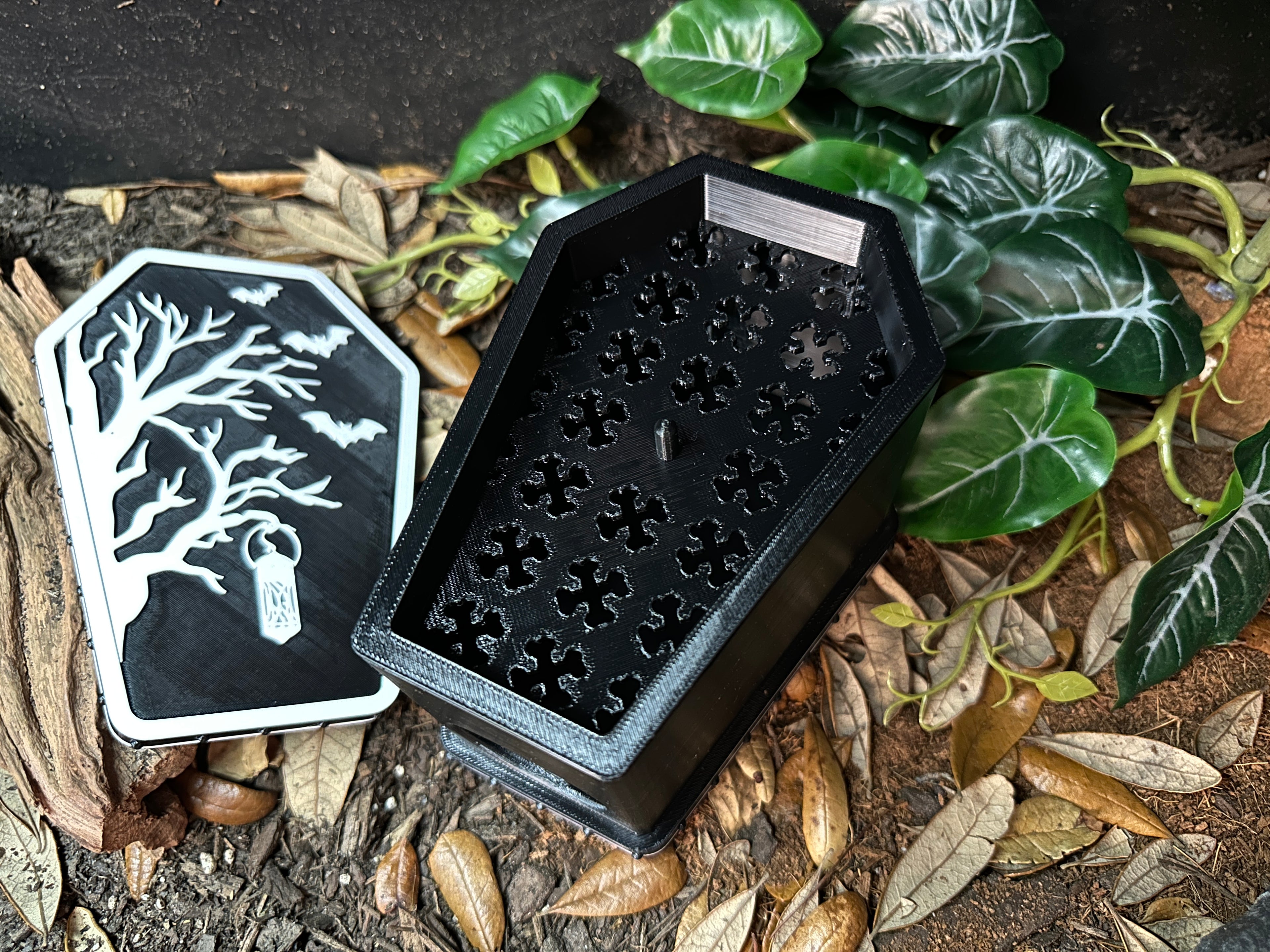 Coffin Humid Hide for Reptiles – Gothic Terrarium Decor with Shedding Support