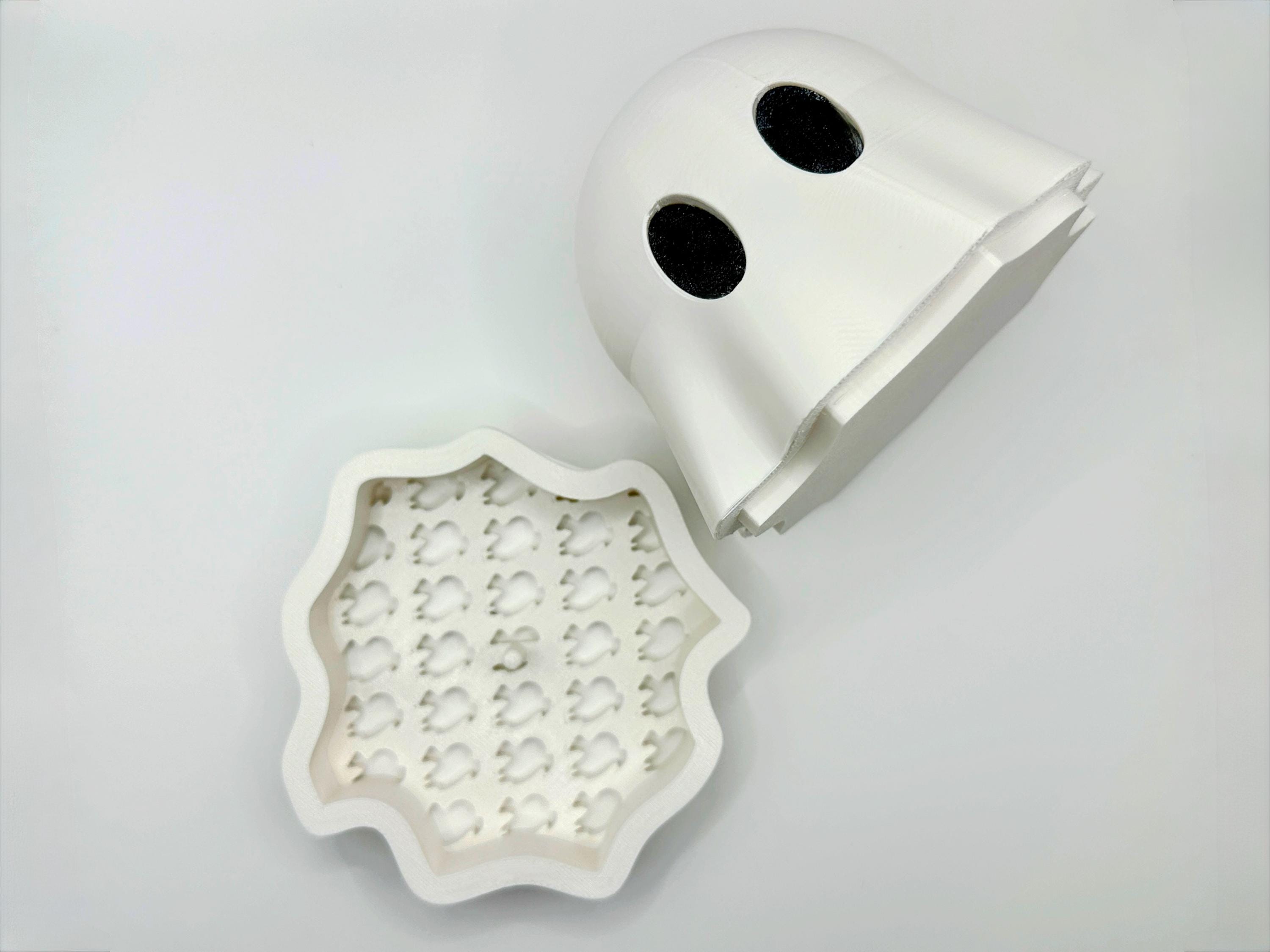 Ghost Humid Hide for Reptiles – Halloween Terrarium Decor with Shedding Support