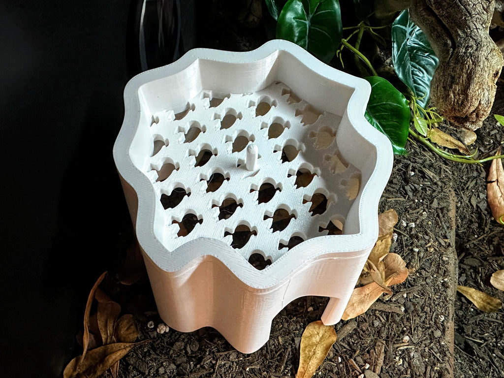 Ghost Humid Hide for Reptiles – Halloween Terrarium Decor with Shedding Support