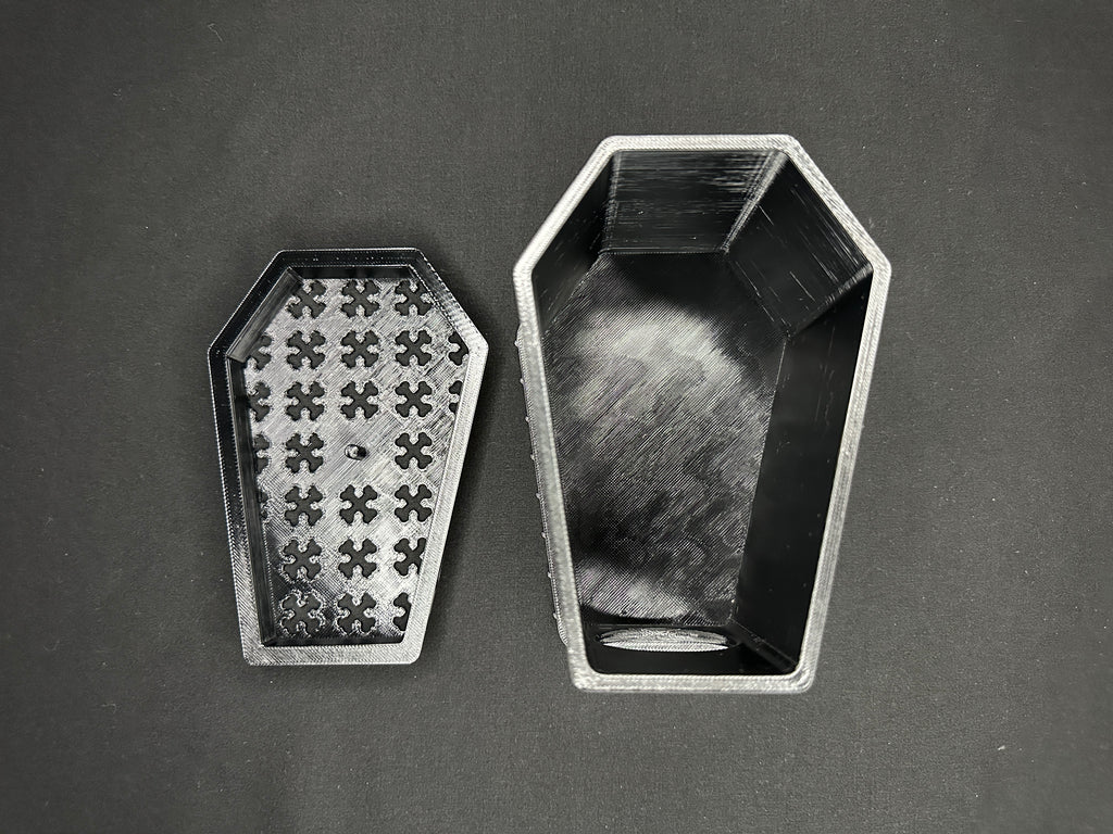 Coffin Humid Hide for Reptiles – Gothic Terrarium Decor with Shedding Support