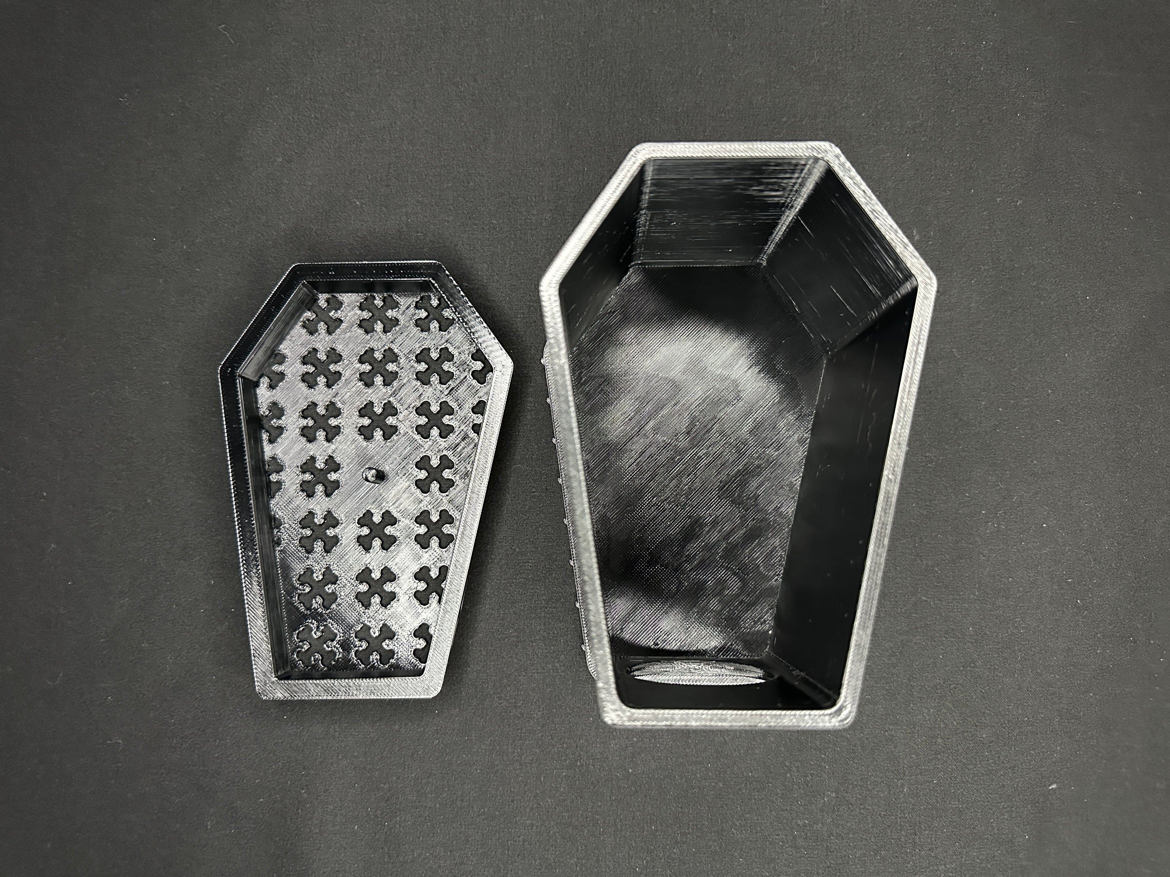 Coffin Humid Hide for Reptiles – Gothic Terrarium Decor with Shedding Support