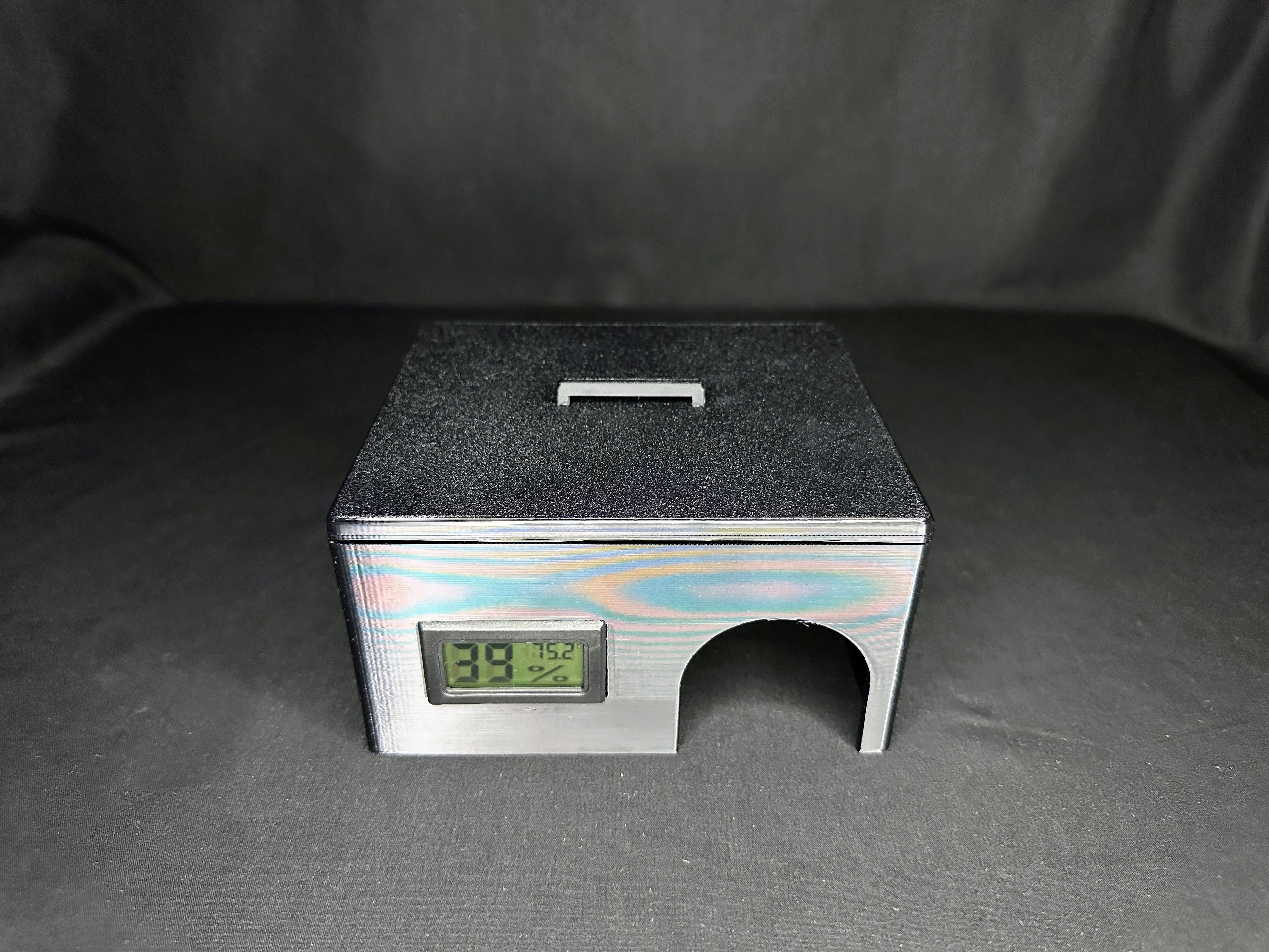 Humid Hide for Reptiles with Integrated Hygrometer/Thermometer for Shedding Support