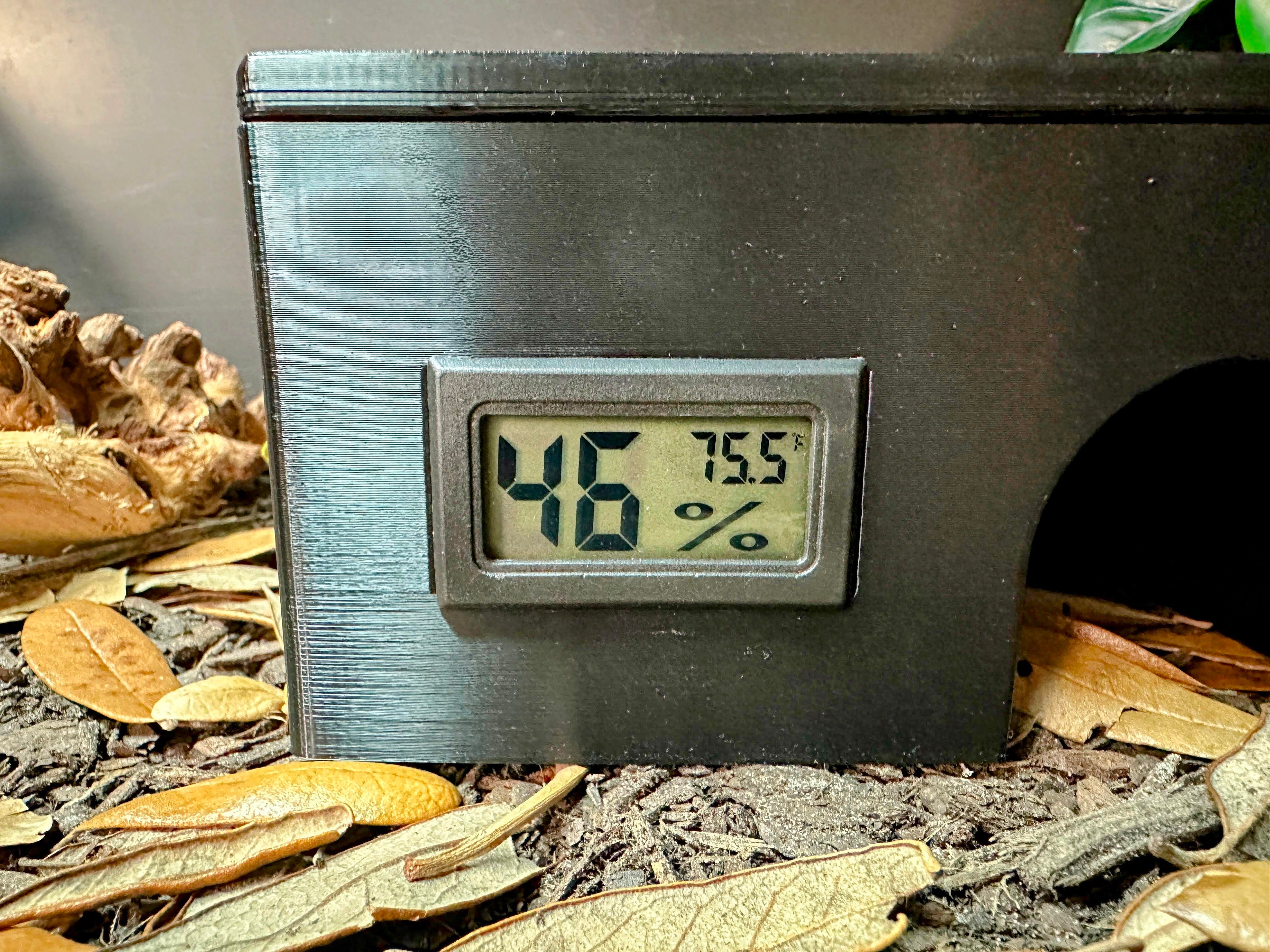 Humid Hide for Reptiles with Integrated Hygrometer/Thermometer for Shedding Support