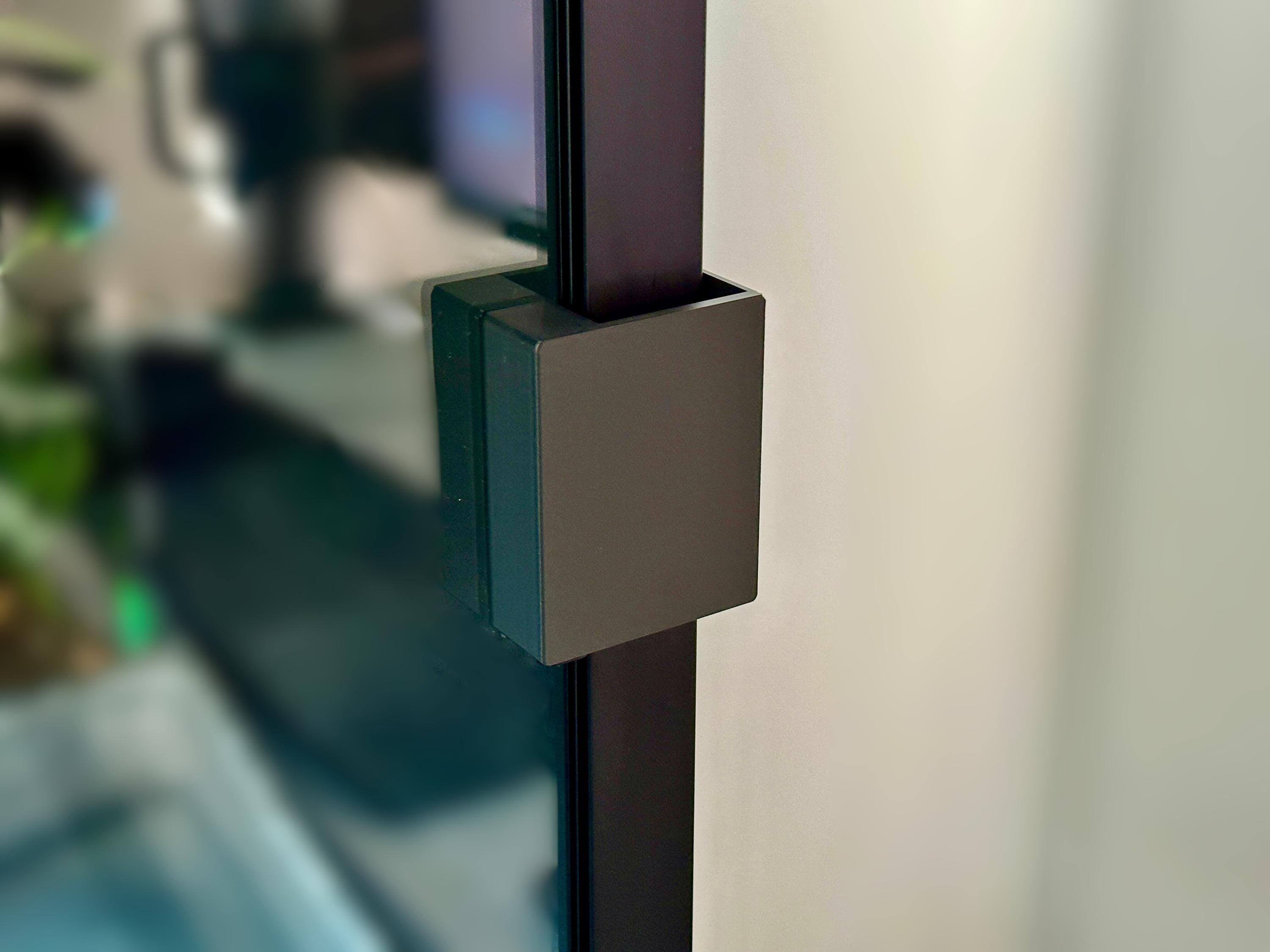 Keep-a-Noodle Sliding Door Lock for Reptile Enclosures – Secure Glass Enclosure Clip (Fits Dubia & More)