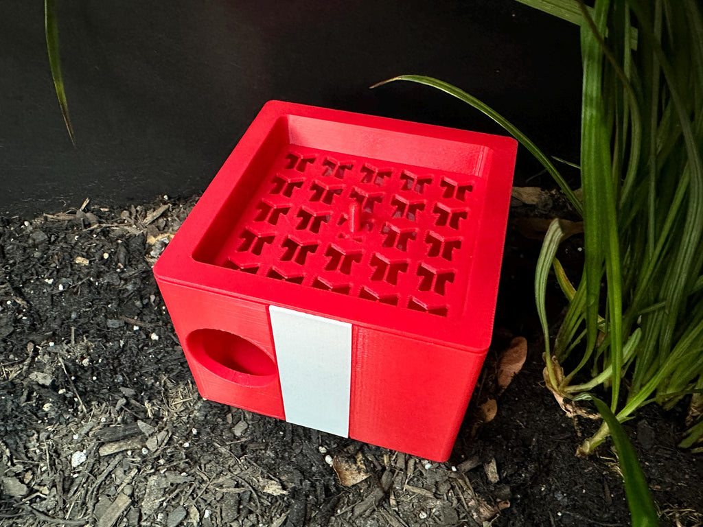 Christmas Present Humid Hide for Reptiles – Festive Holiday Terrarium Decor with Shedding Support