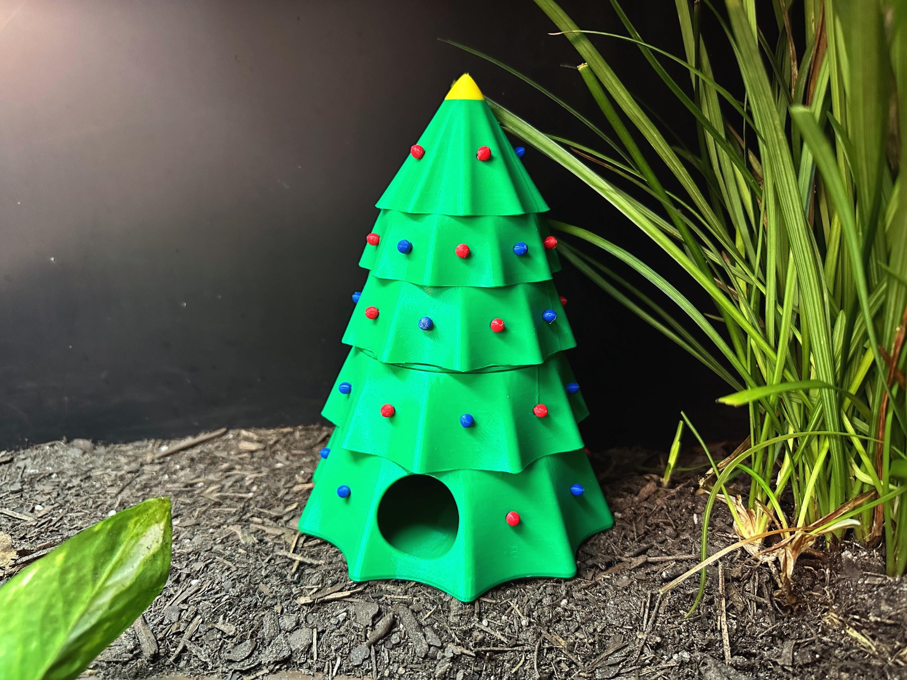 Christmas Tree Humid Hide for Reptiles – Festive Holiday Terrarium Decor with Shedding Support