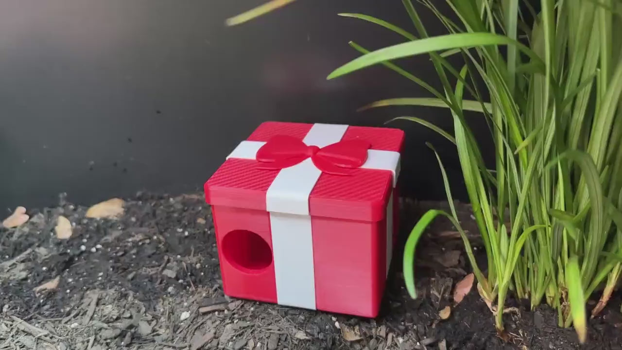 Christmas Present Humid Hide for Reptiles – Festive Holiday Terrarium Decor with Shedding Support